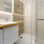 Stylish For 4 People With Underground Parking By Renters Apartmán *