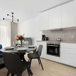 Stylish For 4 People With Underground Parking By Renters Apartmán Vratislav