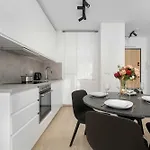 Stylish For 4 People With Underground Parking By Renters Apartmán Vratislav