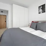 Stylish For 4 People With Underground Parking By Renters Apartmán *