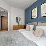 Stylish For 4 People With Underground Parking By Renters *