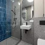 Stylish For 4 People With Underground Parking By Renters Apartmán *