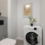 Stylish For 4 People With Underground Parking By Renters Apartmán *