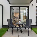 Stylish For 4 People With Underground Parking By Renters Apartmán