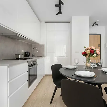 Stylish For 4 People With Underground Parking By Renters Appartement Wrocław
