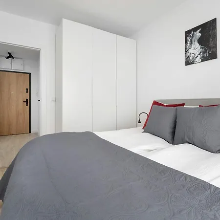 Stylish For 4 People With Underground Parking By Renters Appartement *
