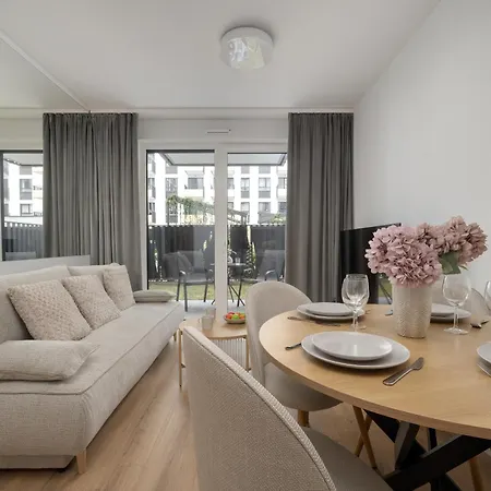 Stylish For 4 People With Underground Parking By Renters Apartmán *