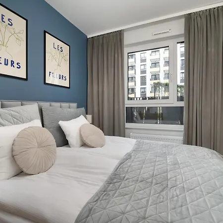 Stylish For 4 People With Underground Parking By Renters
