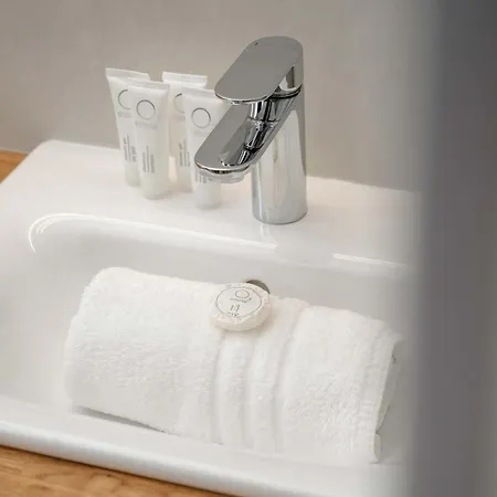 Stylish For 4 People With Underground Parking By Renters *