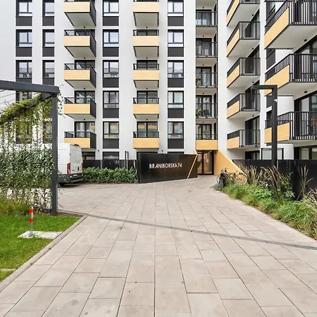 Stylish For 4 People With Underground Parking By Renters *