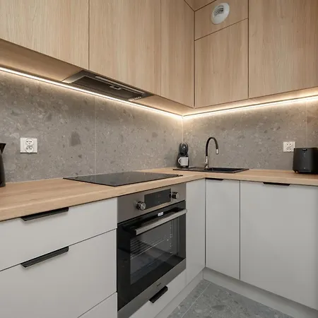 Stylish For 4 People With Underground Parking By Renters Vratislav