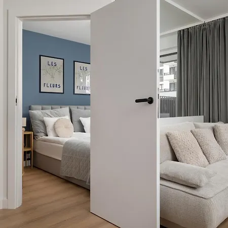 Stylish For 4 People With Underground Parking By Renters Apartmán Vratislav
