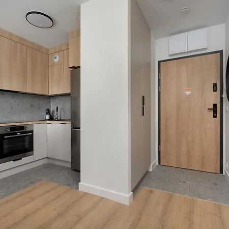 Stylish For 4 People With Underground Parking By Renters *