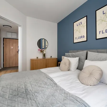 Stylish For 4 People With Underground Parking By Renters *