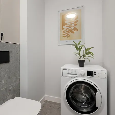 Stylish For 4 People With Underground Parking By Renters Apartmán *