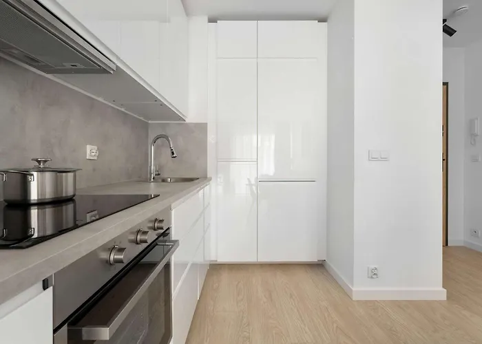 Stylish For 4 People With Underground Parking By Renters *