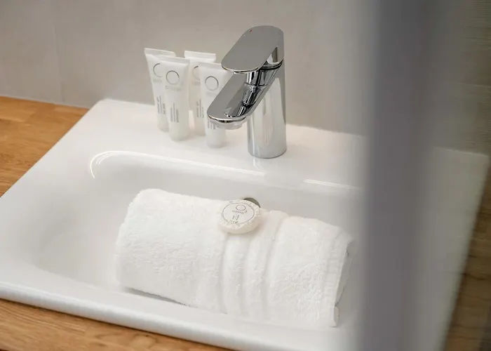 Stylish For 4 People With Underground Parking By Renters *