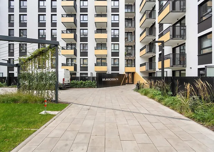 Stylish For 4 People With Underground Parking By Renters *